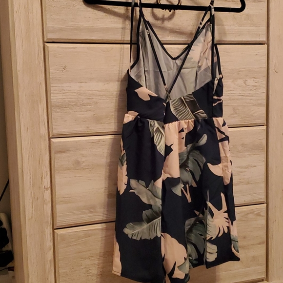 Shorts Romper - Picture 2 of 5